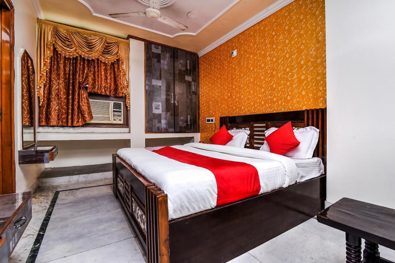 Hotel Oyo Forever Banquet & New Delhi