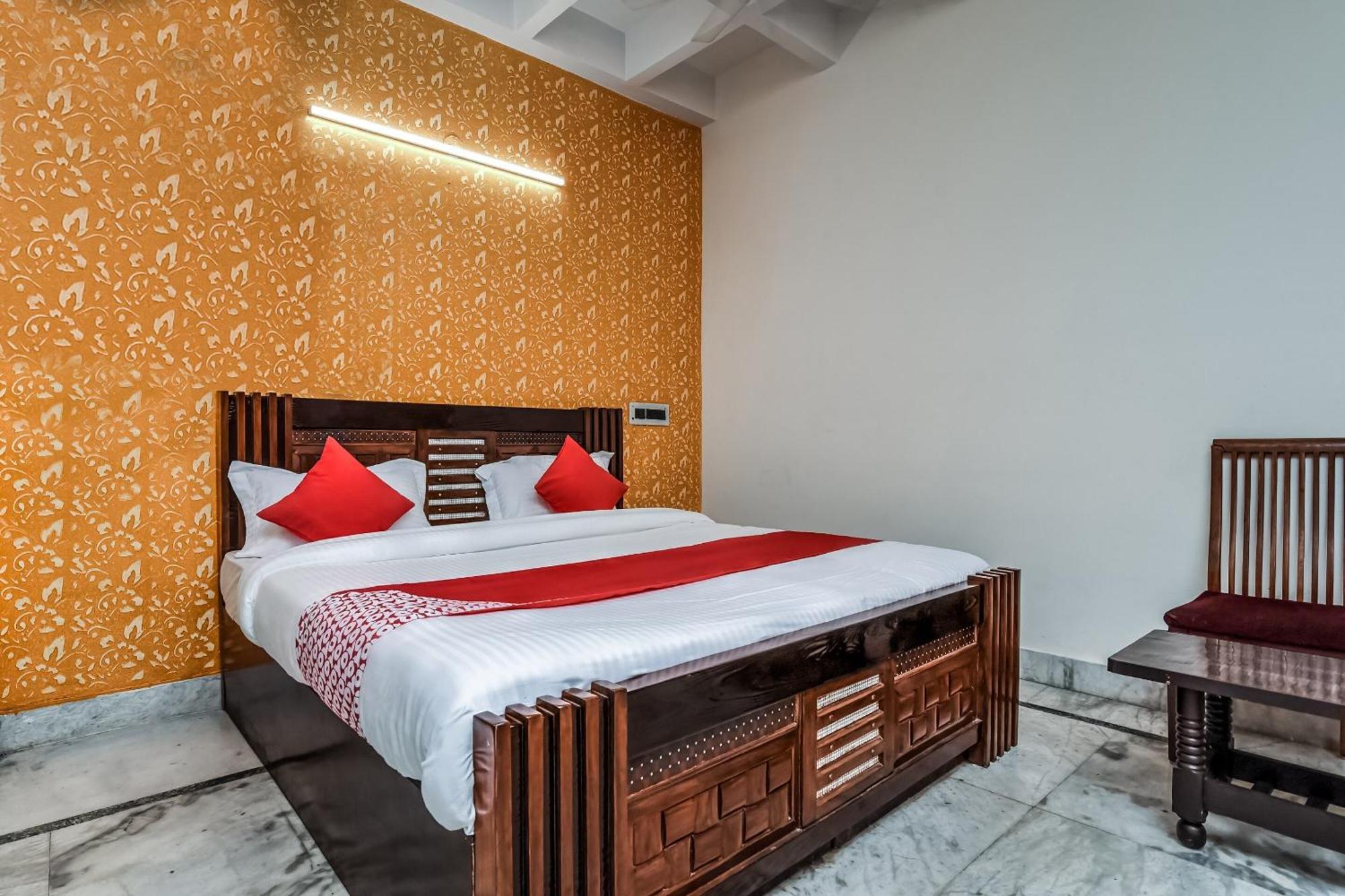 Oyo Forever Banquet & Hotel New Delhi