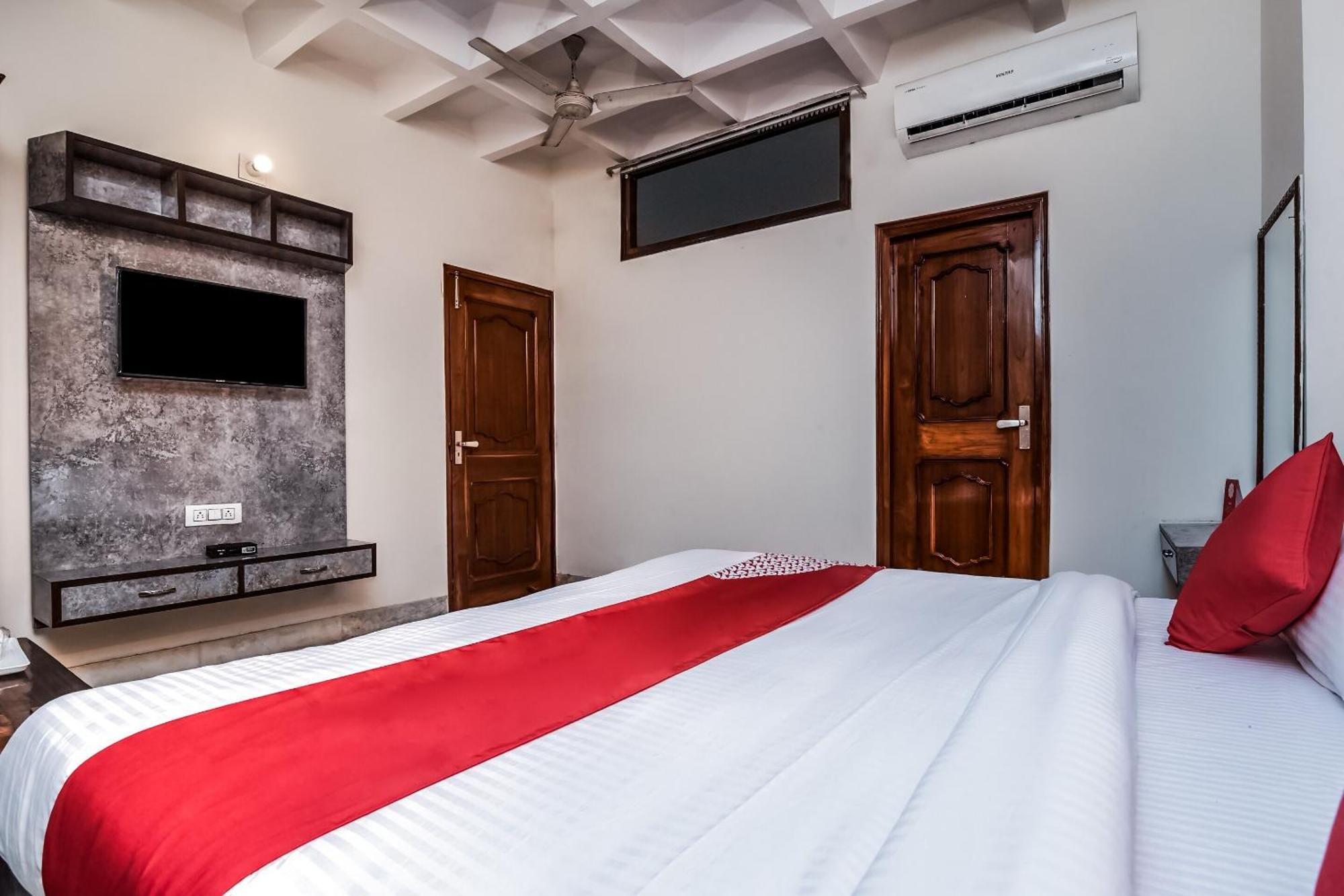 Oyo Forever Banquet & Hotel New Delhi
